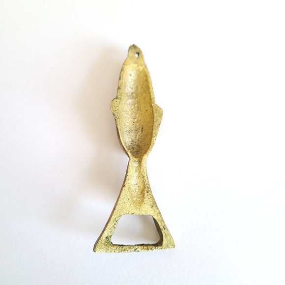 Vintage brass bottle opener with head design. - Picture 3 of 4